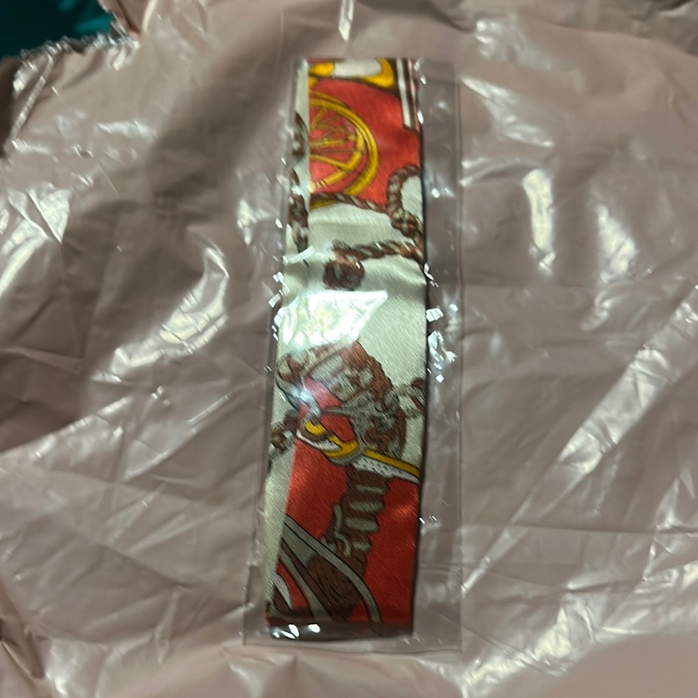 Elegant Red and White Twilly